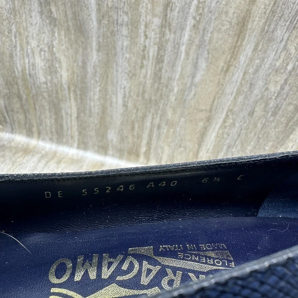Women' Salvadore Ferragamo Navy‎ Blue Kitten Heeled Shoes 6.5B Made In Italy